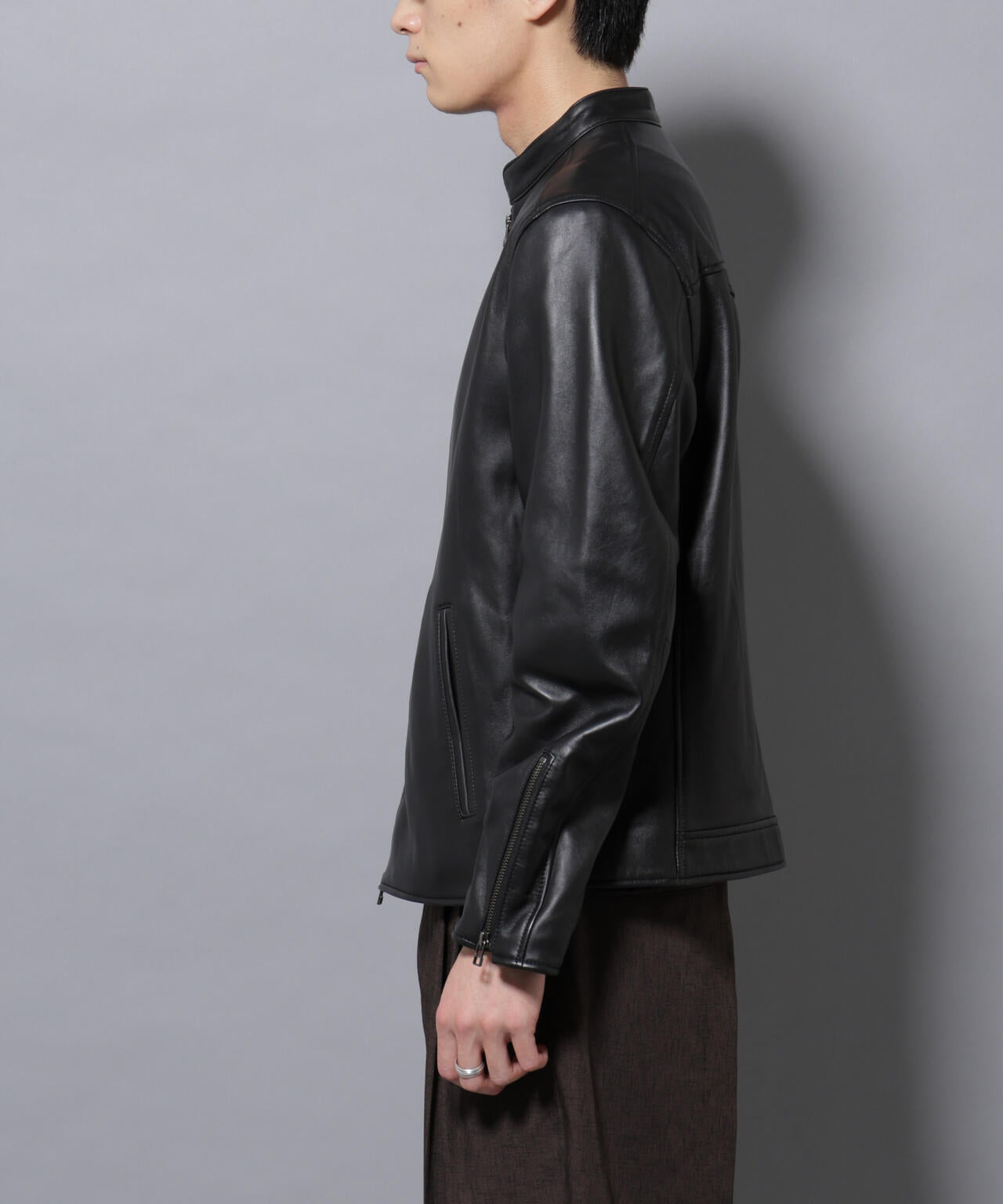 バンドカラーレザーシングルライダースジャケット