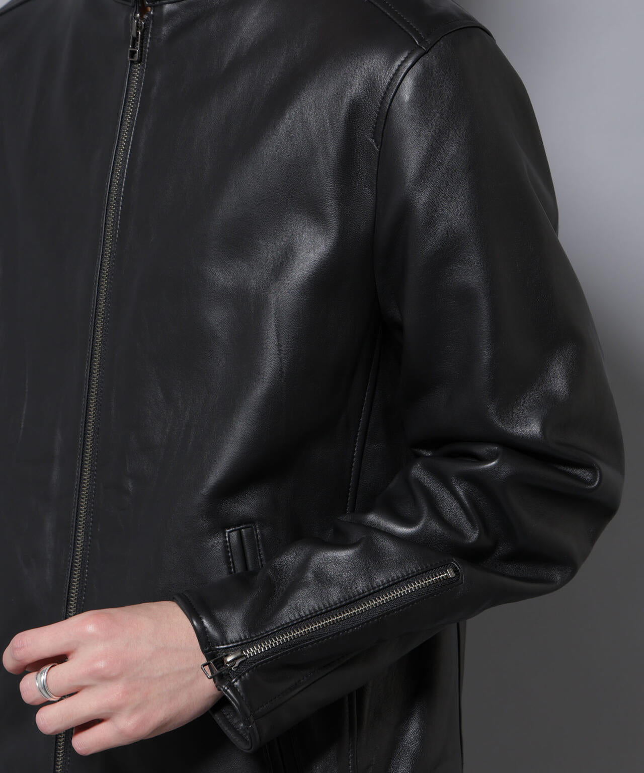 バンドカラーレザーシングルライダースジャケット