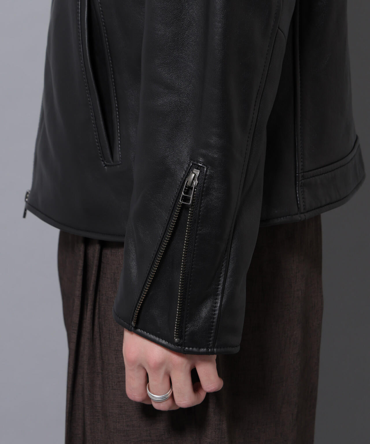 バンドカラーレザーシングルライダースジャケット